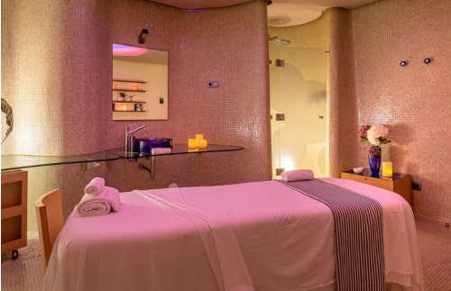 Cabina de masajes en el spa del hotel Balneario las Arenas